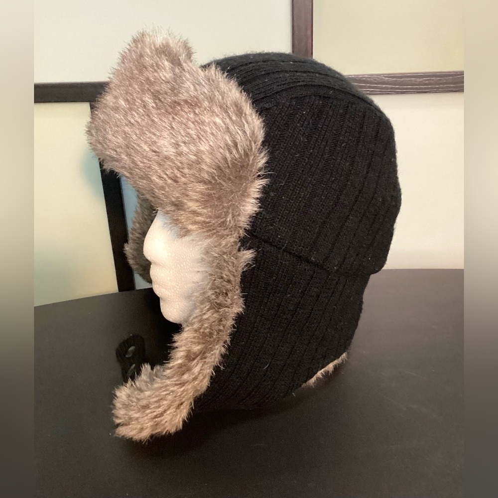 Unisex knitted trapper hat with adjustable neck strap. Size M/L